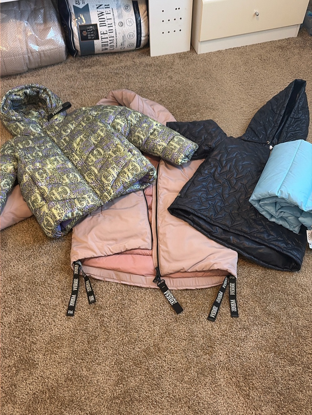 Puffer jackets - Picture 1 of 3